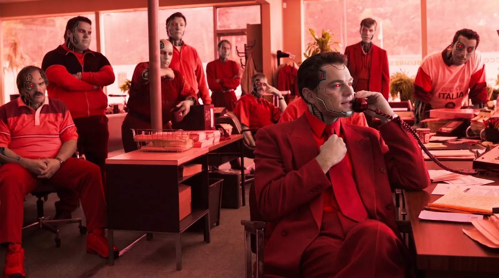 Time comercial de uma agência trabalhando com o CRM aberto